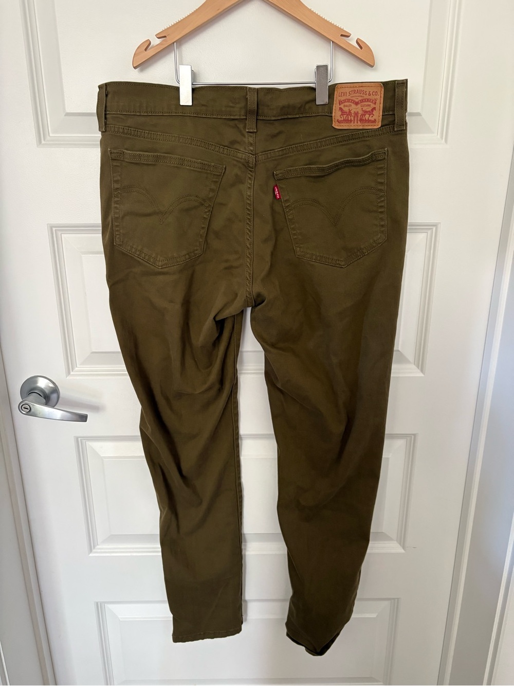 Levi’s Boyfriend Chino Pants Olive Green Size 32 Relaxed Fit - Picture 2 of 4